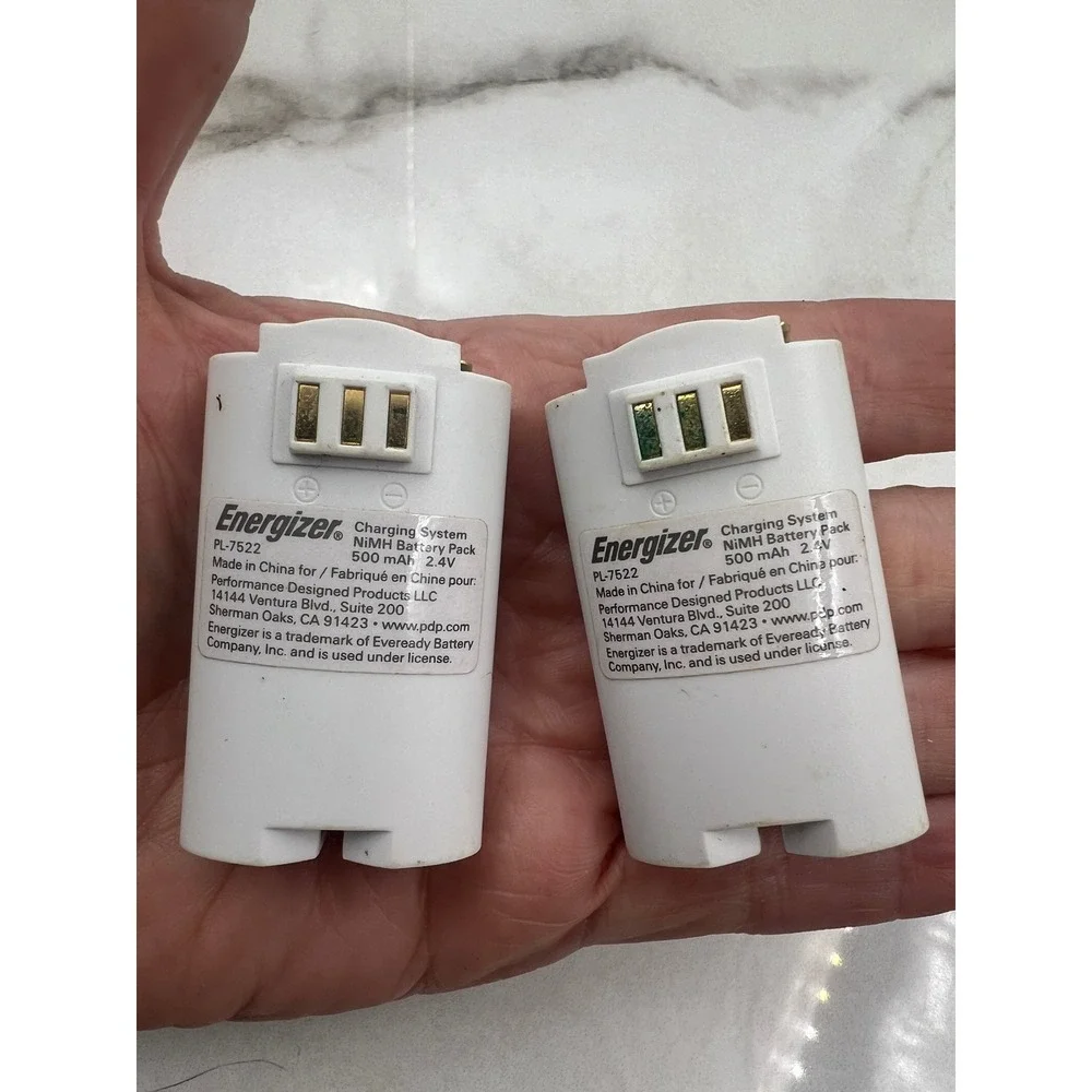 Energizer PL-7522 Double Charging Station For Wii Remote Controls with Two Packs